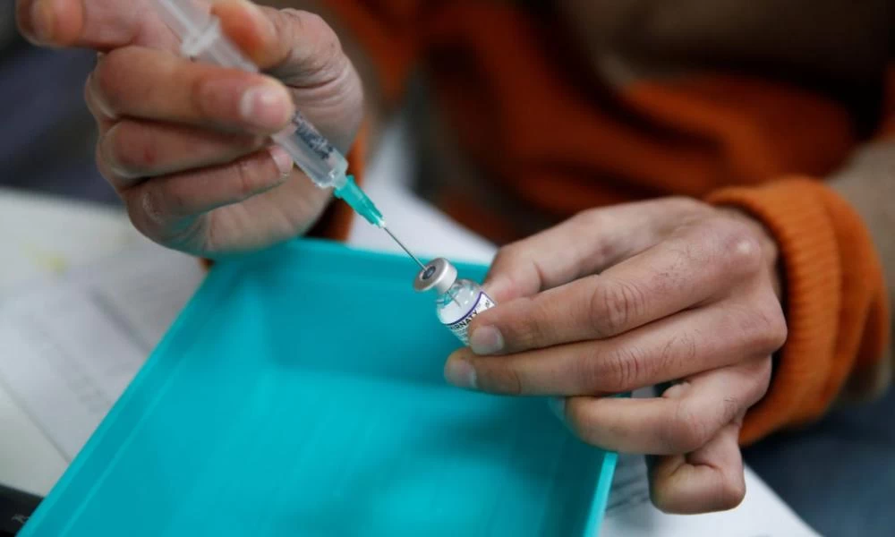 Κοντογεώργης: Η τρίτη δόση του εμβολίου έχει μειώσει κρούσματα και νοσηλείες